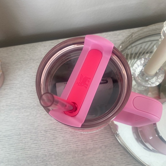 Limited Edition Paradise Pink 40oz Stanley Quencher H2.0 Flowstate Tumbler - Picture 3 of 11